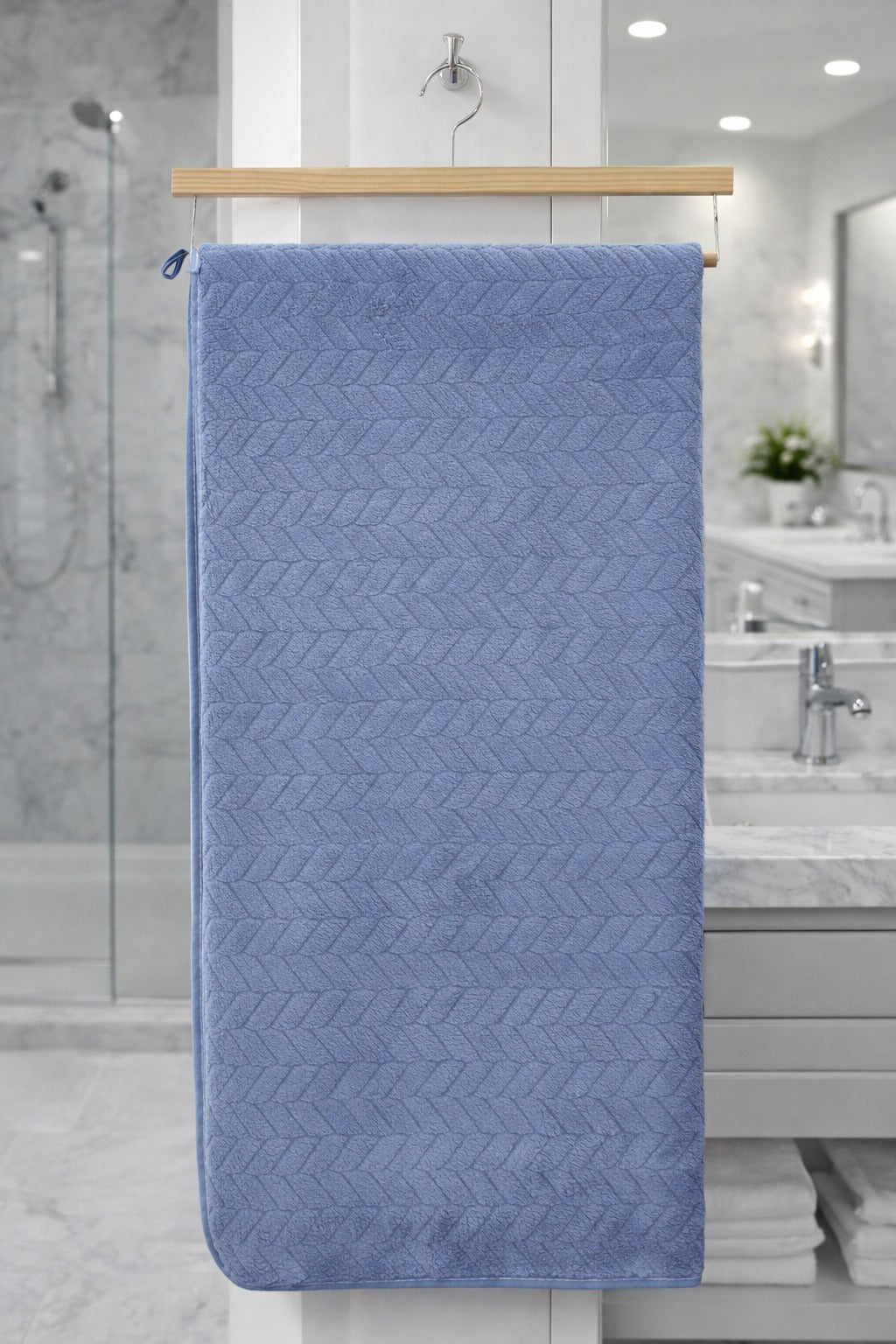 Vibrant royal blue Vorre Blush microfiber bath towel, durable machine washable quick-drying towel.