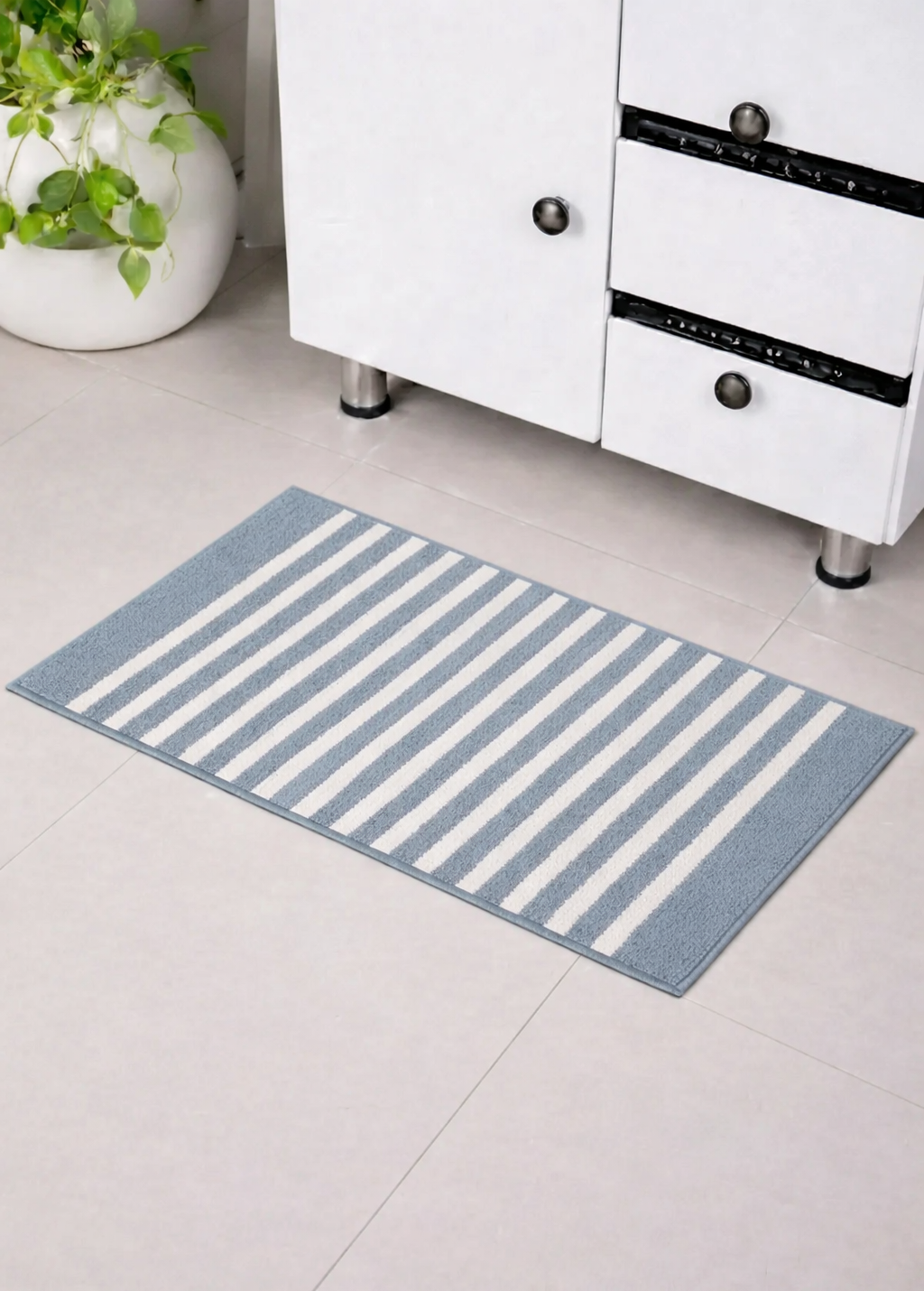 Light blue horizon stripe micro polyester bathmat, quick-drying soft floor mat for bath.