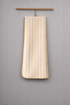 Cream gold warm-toned chevron patterned Vorre microfiber bath towel, lightweight absorbent 70x140 cm utility towel.