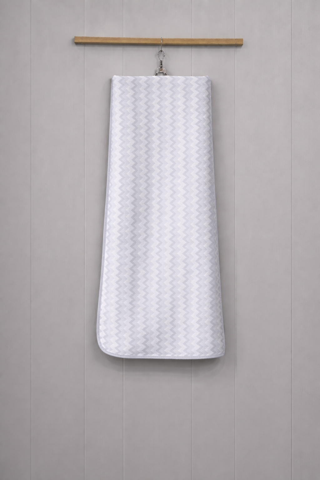 Classic grey and white zig-zag chevron Vorre microfiber bath towel, multi-purpose compact body sheet hanging on a rod.