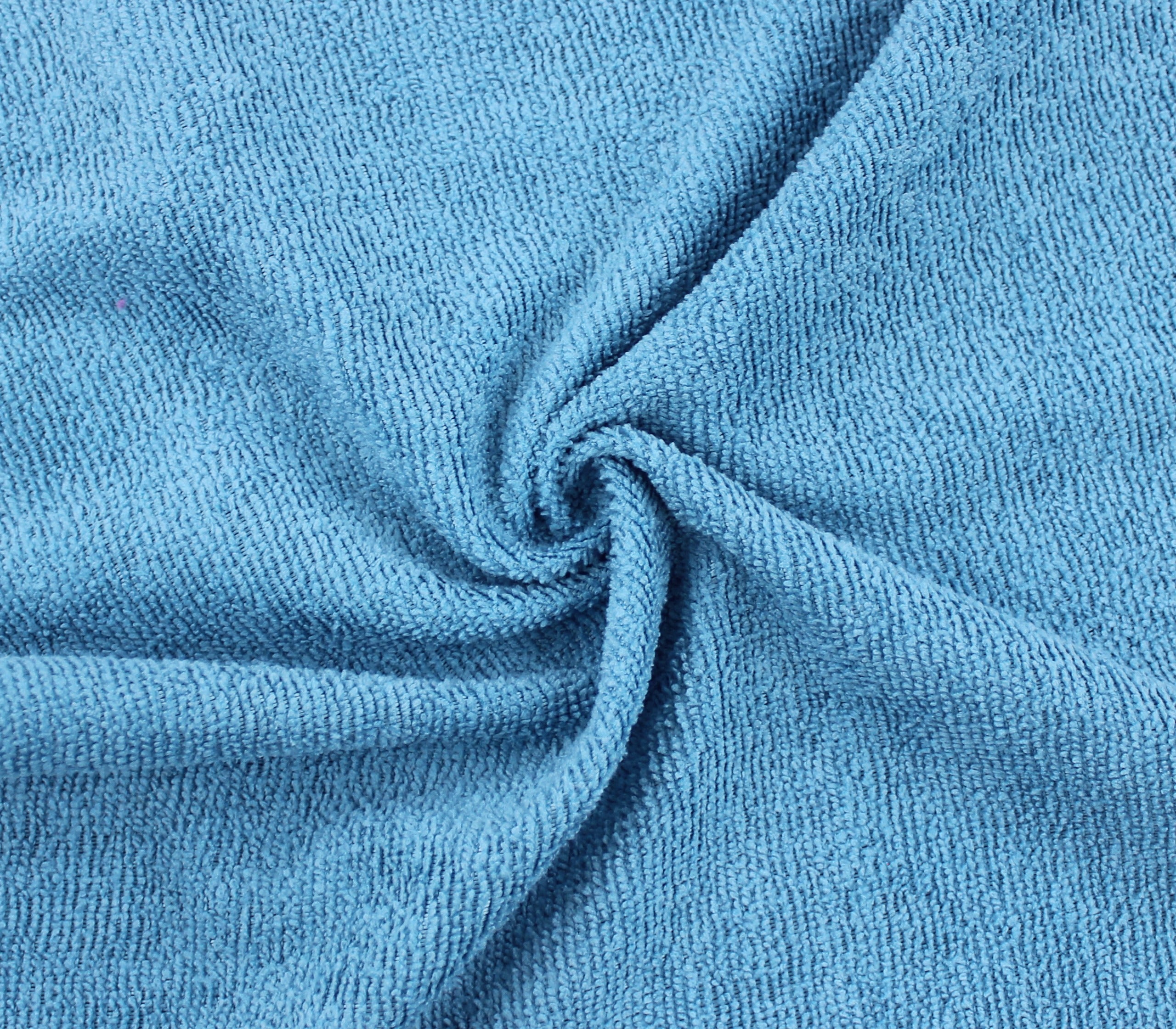 Sky blue Vorre basic microfiber cleaning cloth 220 GSM soft dust-trapping fabric close-up.