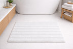White solid stripe microfiber bathmat by Vorre, plush 2000 GSM ultra-absorbent bathroom rug.